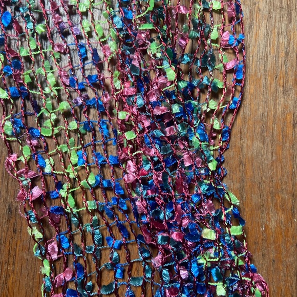 Four printed scarves! - Picture 5 of 8